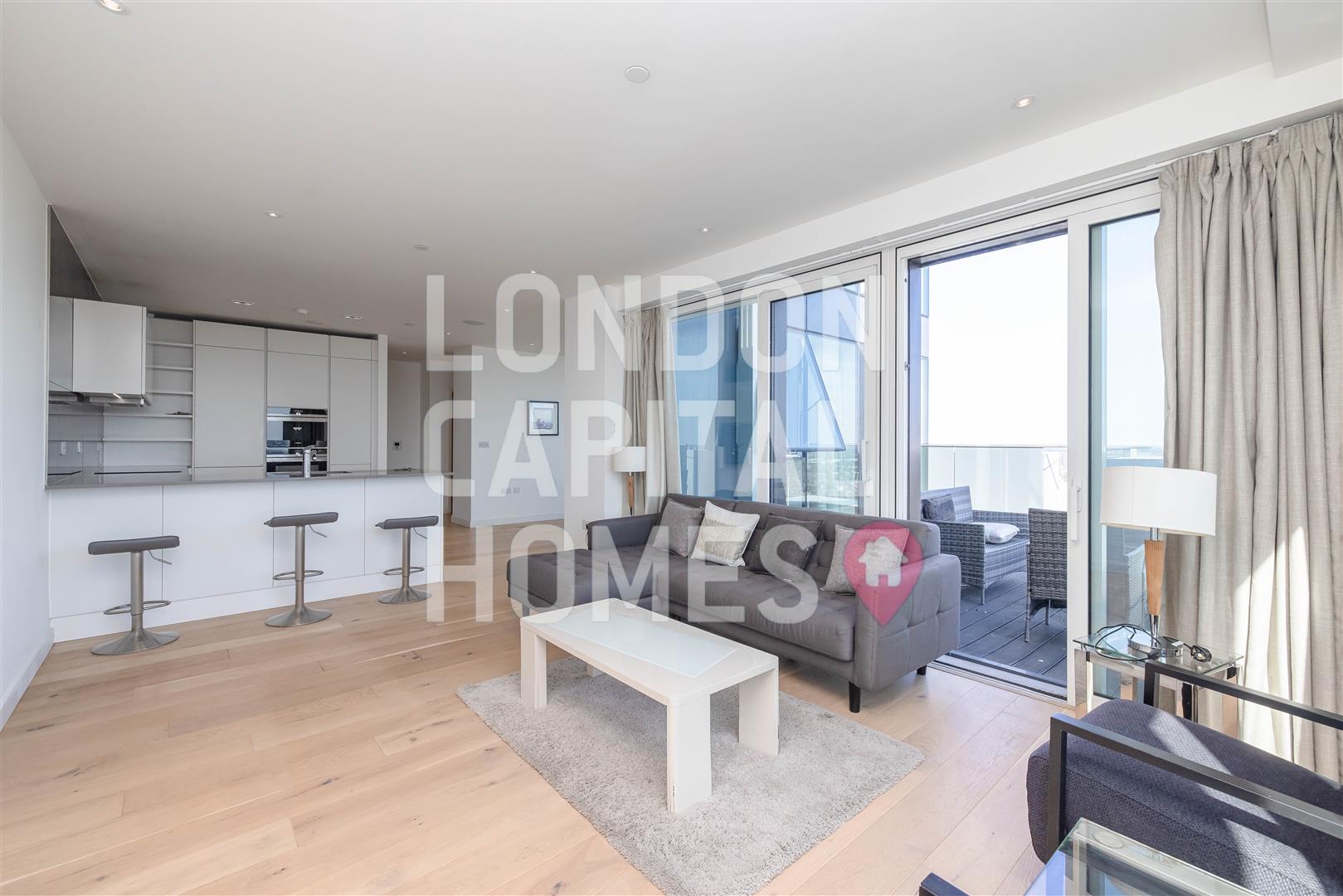 3 bed property in Skyline Apartments, London